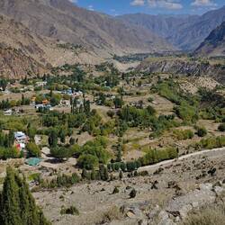 Blick von der Seitenmoräne des Gletschers auf Tarsching