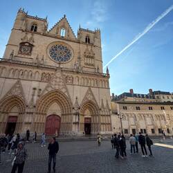 The front of Cathédrale Saint-Jean-Baptiste