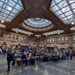 Imposanter Wartesaal von Edinburgh Waverly