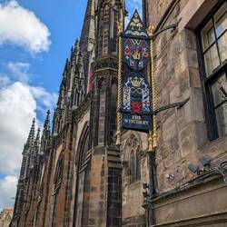 Die Hexerei direkt neben der Kirche... Mutig