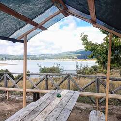 Onze lunchplek aan het meer