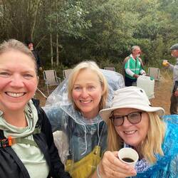 Surprise! So happy to see Catherine from Edinburgh and Veronica from the Netherlands at this stop.