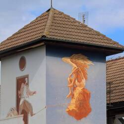 What does the artist try to tell us?