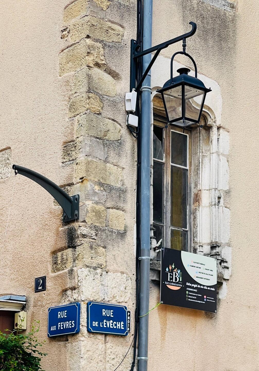 Encantadora y acogedora, llena de rincones por descubrir.