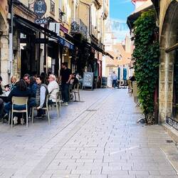 Agradable, para pasear sin prisa disfrutando de cada detalle urbano.