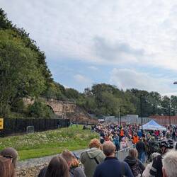 Es waren ca. 6.000 Menschen auf dem Parkplatz unter der Skerne Bridge