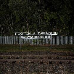 Nun warten wir auf die nächtliche Abfahrt in North Street