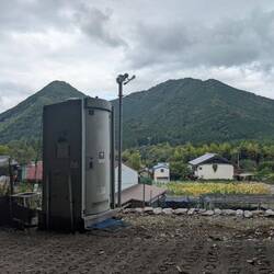 There are portaloos on this trail!
