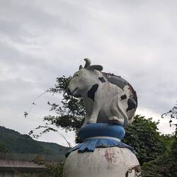 This artist has never seen a cow