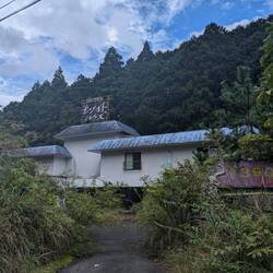 Very abandoned, surprised I didn't try to book it