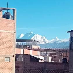 Breakfast on the hotel's terrasse. Nice view of the Huascarán!