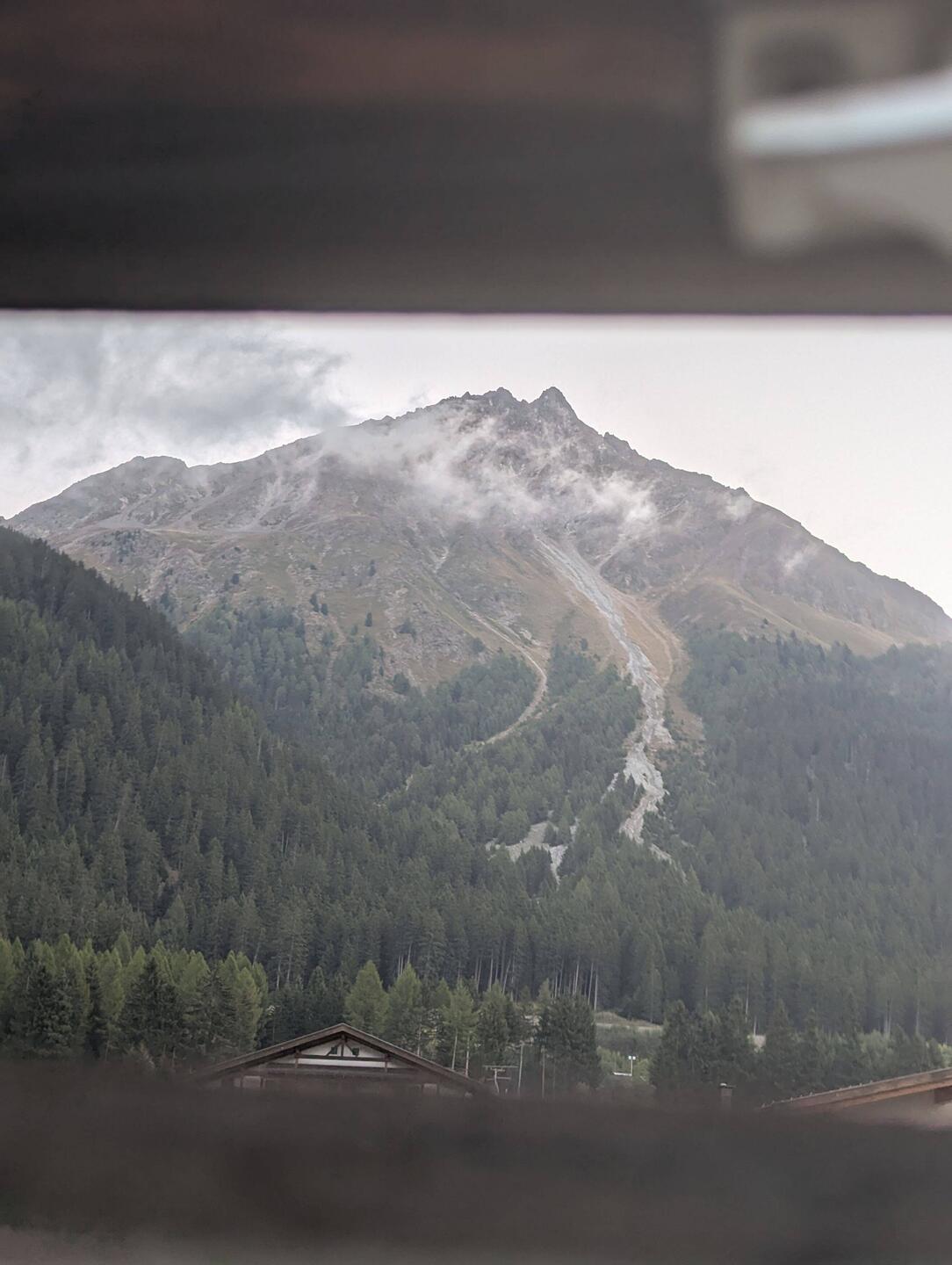 Blick aus dem Dachfenster im Bad