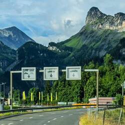 Unlike two days ago, there is no long queue of cars waiting to board the train — Kandersteg.
