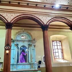Kirche Suchitoto, bekleidete Heiligenfiguren