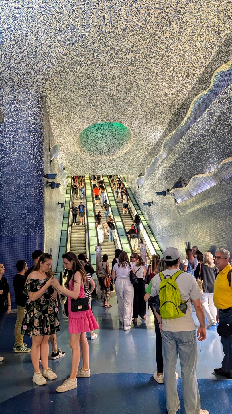 Die U-Bahn Station Via Toledo: Die schönste der Welt, meinen die Neapolitaner*innen