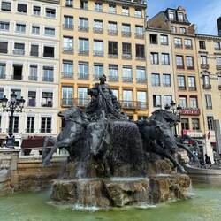 Impressive fountain! Was restored in 2017