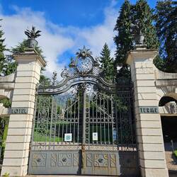 Das Grand Hotel von Levico T. hat seine besten Zeiten hinter sich, aber der Kurpark ist sehenswert