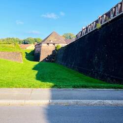 Belfort mezcla arquitectura militar y burguesa elegantemente.