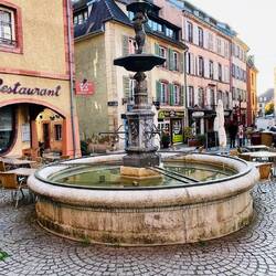 Calles adoquinadas invitan a largos paseos.