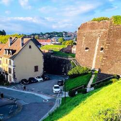 Detalles arquitectónicos remiten al siglo XVIII.