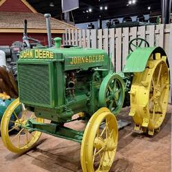 Die Firma und die Farben gibt es heute noch.