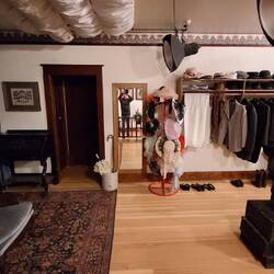 Beim Fotografen. Die Kleider wurden für die Fotos ausgeliehen.