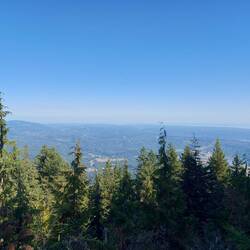 Dem Qualm nach nicht das einzige Feuer, oder Smog von Seattle, das liegt in der Richtung.