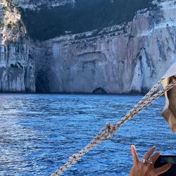 Die Höhlen aus einiger Entfernung