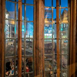 Ein Blick aus dem "Old Wellington" zeigt den Kontrast dieser Stadt sehr schön.