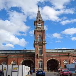 Der Bahnhof Darlington mit seinem imposanten Uhrenturm