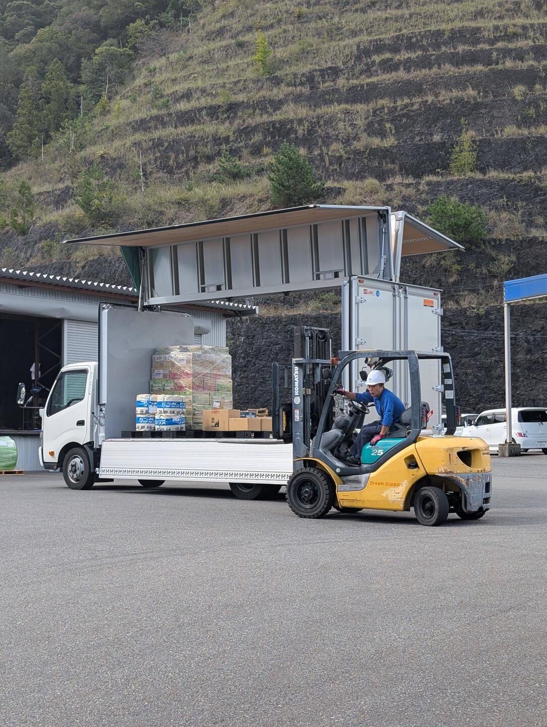 What a nifty little truck. How clever