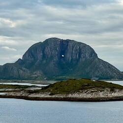 Torghatten (Loch im Felsen)