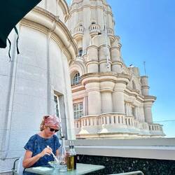 „1923“ im 16. OG des Palacio Barolo (daneben der Turm mit dem Leuchtfeuer im 22. OG (ich war drin)