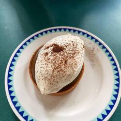 Maple caramel tart with whipped cream