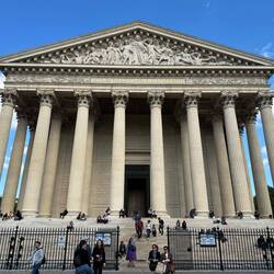 La Madeleine on the outside