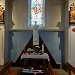 Der Altar - Fenster dahinter kommt gleich