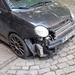 ...oder abgeschnallte oder gar keine Stoßstange an den Autos