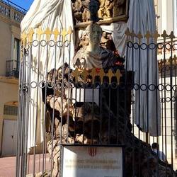 Statute by Dali outside the muesum