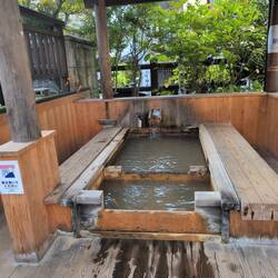 Heisses Fussbad im Ort