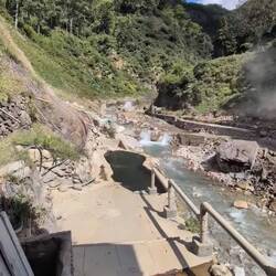 Blick auf Geysir und Aussenonsen