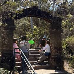 Drie keer gevraagd om foto's van mensen te maken... Tot vermaak van de rest