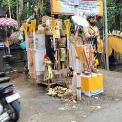 REICH GESCHMÜCKTÈR ORT