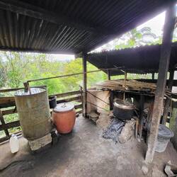 Schnapsbrennerei Arak aus Palmzucker.