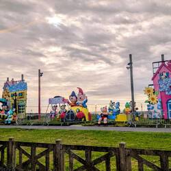 Diese Figuren werden am Abend beleuchtet