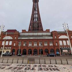 Der Blackpool Tower ist neben dem Pleasure Beach die Sehenswürdigkeit hier