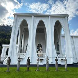Oben im Berg kommt's aus'm Fels, hier kann man drin baden: Die Therme Bad Ragaz! Absolute Empfehlung