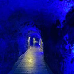 "Huregeil" das Licht! Im Tunnel war's wunderbar warm.