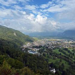 ...s'Schöne an der Ruine war der Blick auf Bad Ragaz...hinter den Wolken 🏔️ 🏔️ 🏔️