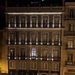 Azulejo-Charme bei Nacht – mein Blick aus dem Apartment im Barrio Alto