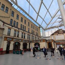 Von der Manchester Victoria Station ist nur noch die Giebelseite erhalten